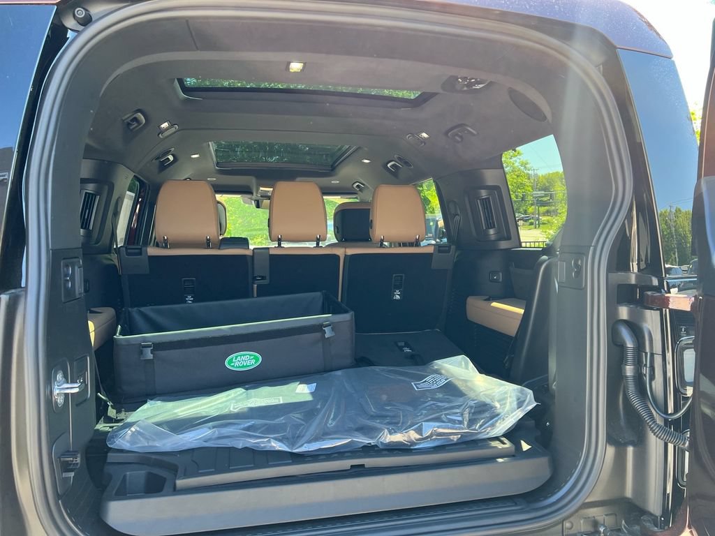 New 2026 Land Rover Defender 130 X-Dynamic SE AWD/4WD image 26