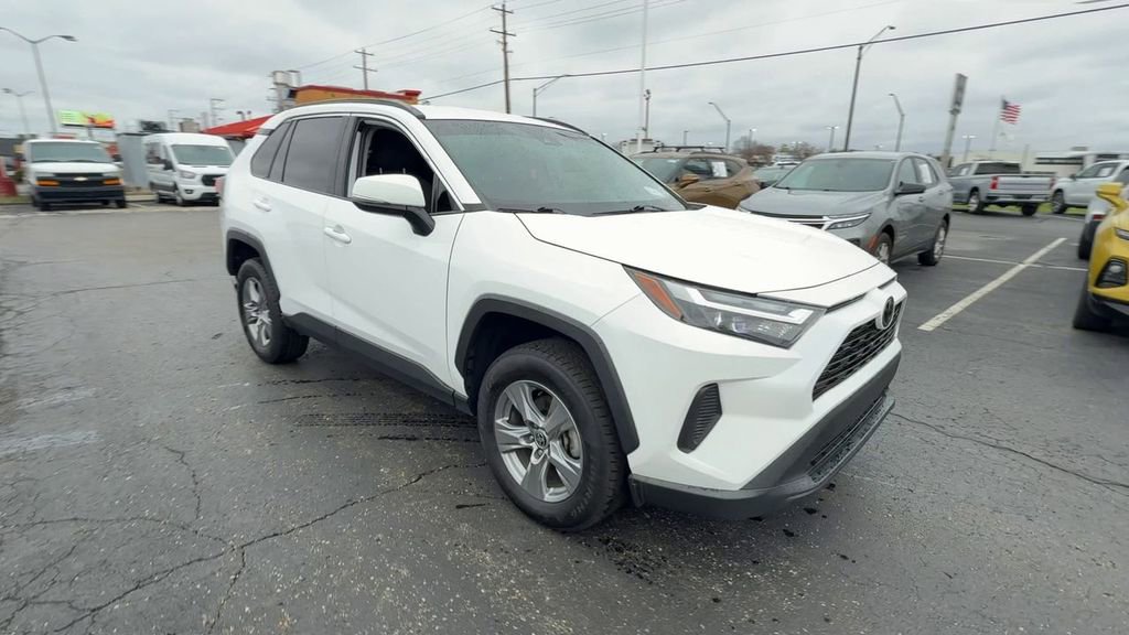 Used 2022 Toyota RAV4 XLE AWD/4WD image 2