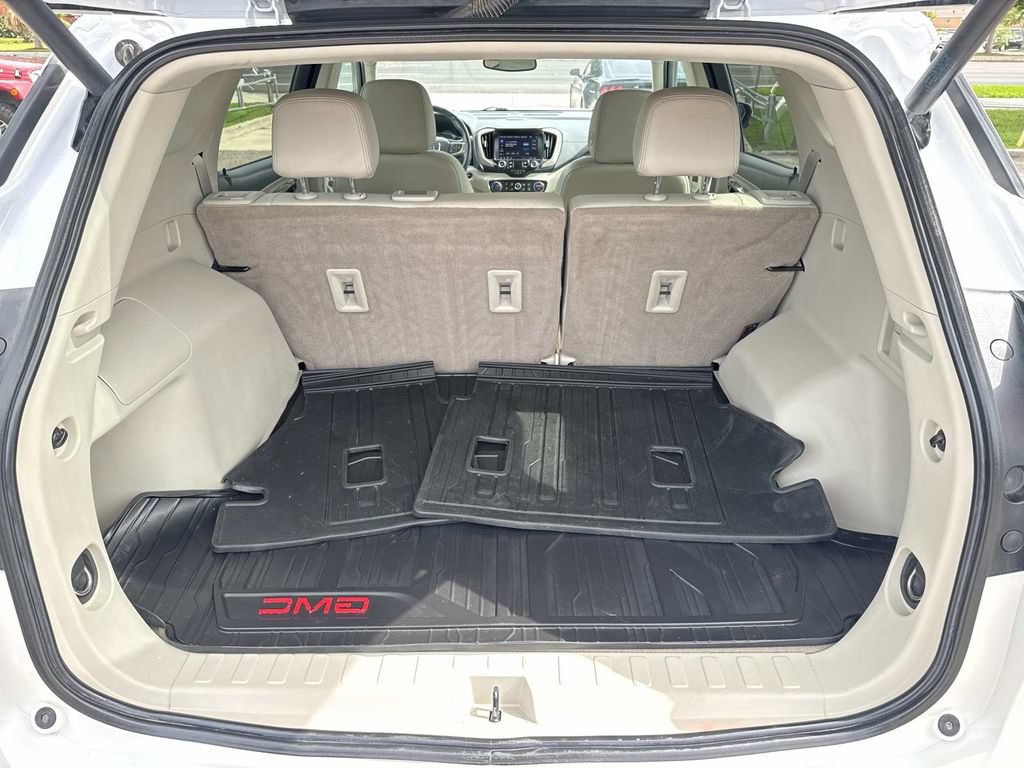 Used 2022 GMC Terrain Denali w/ Denali Premium Package AWD/4WD image 9