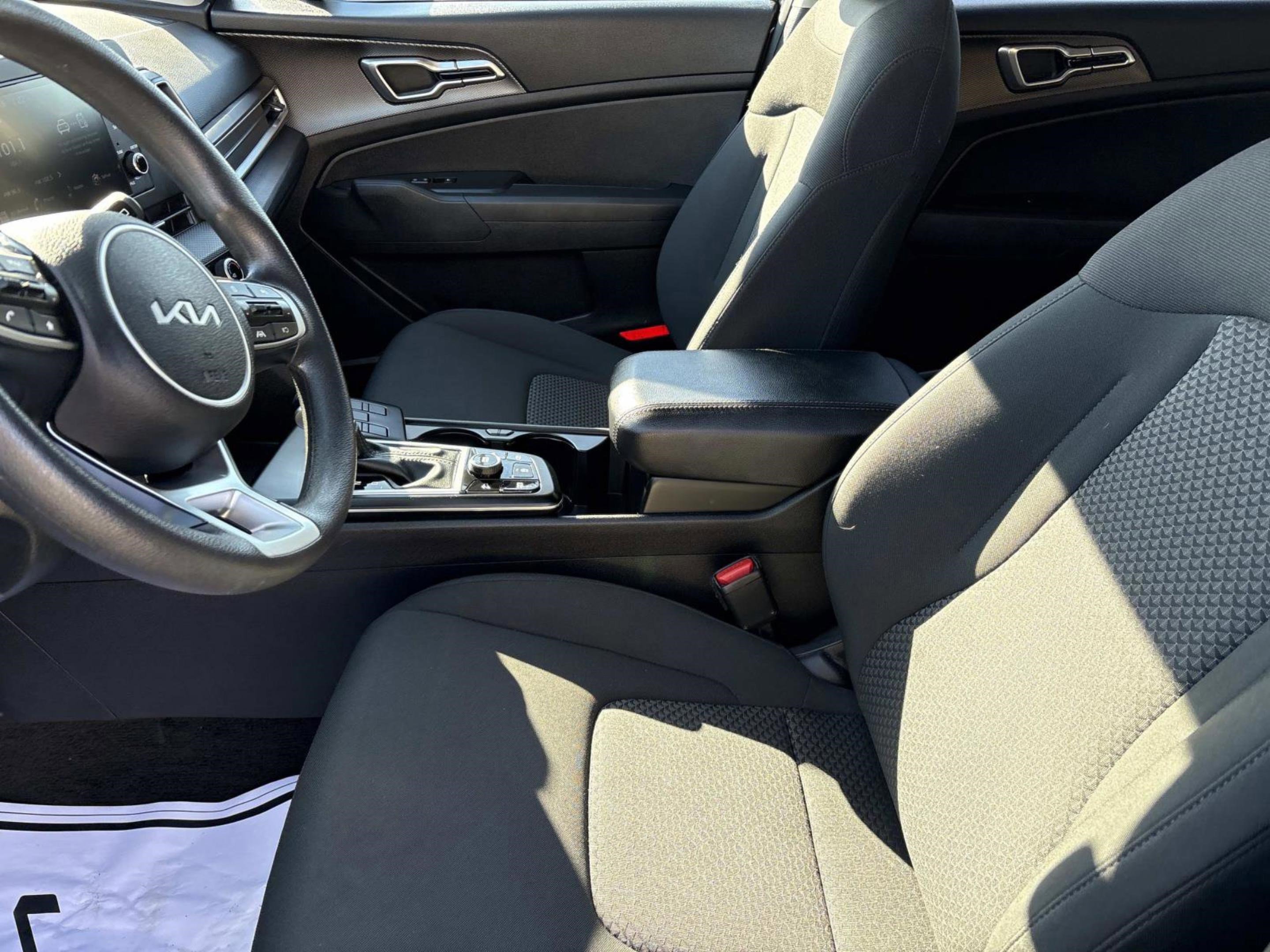 Used 2024 Kia Sportage LX image 25