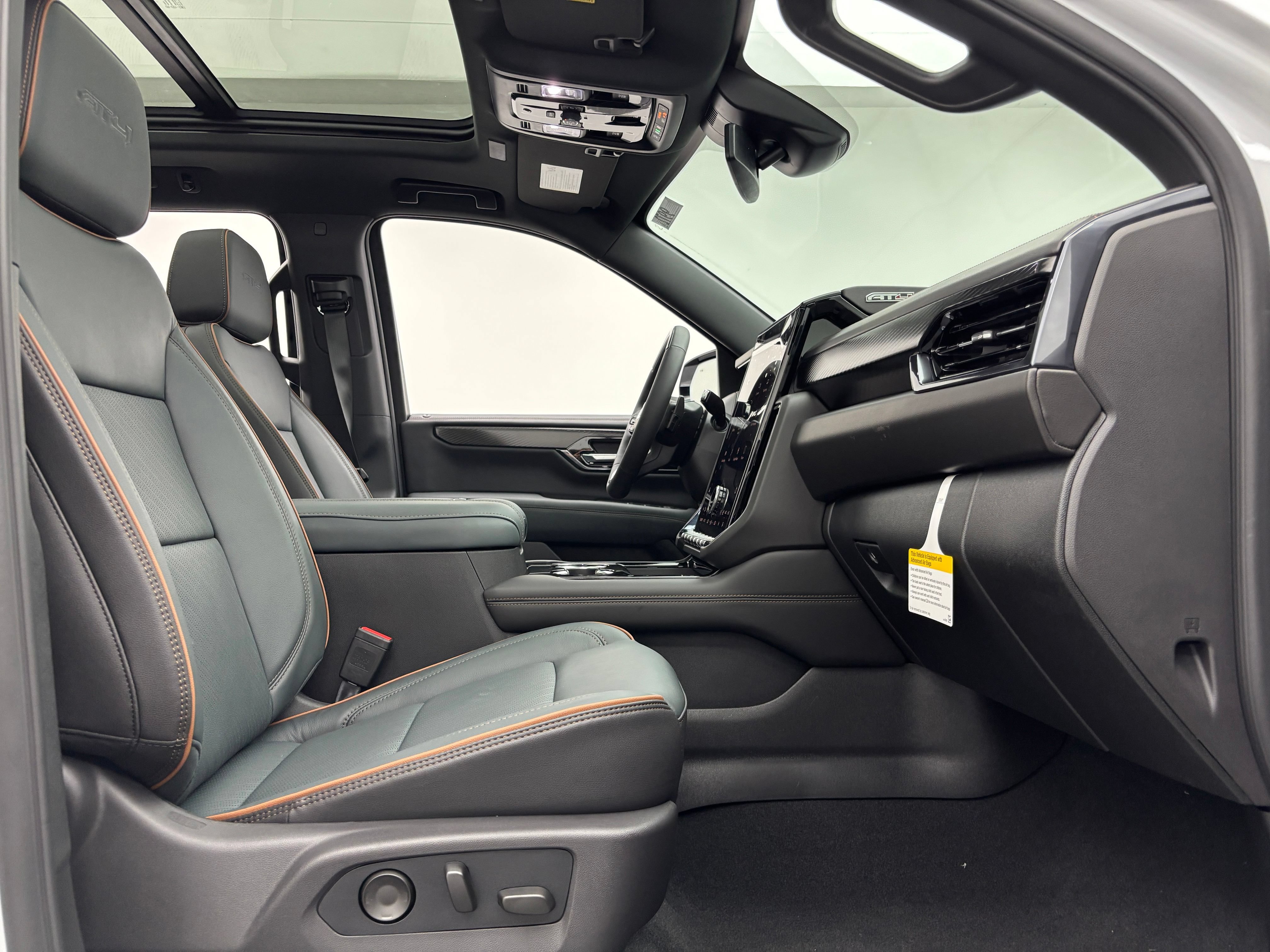 New 2026 GMC Yukon XL AT4 w/ AT4 Preferred Package AWD/4WD image 38