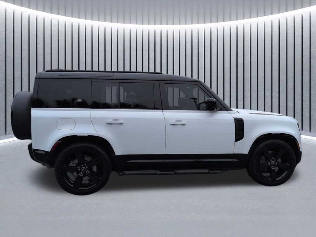 Used 2024 Land Rover Defender 110 X-Dynamic SE image 4