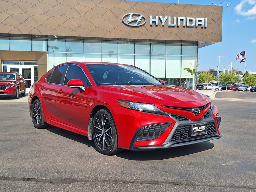 Used 2024 Toyota Camry SE FWD image 1