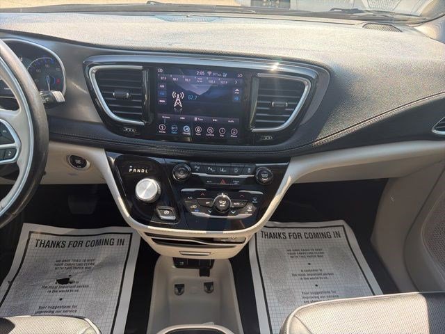 Used 2019 Chrysler Pacifica Limited w/ Tire & Wheel Group FWD image 19