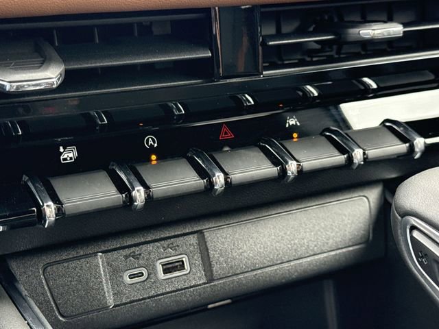 Used 2024 GMC Canyon AT4 w/ Canyon Safety Plus Package image 17