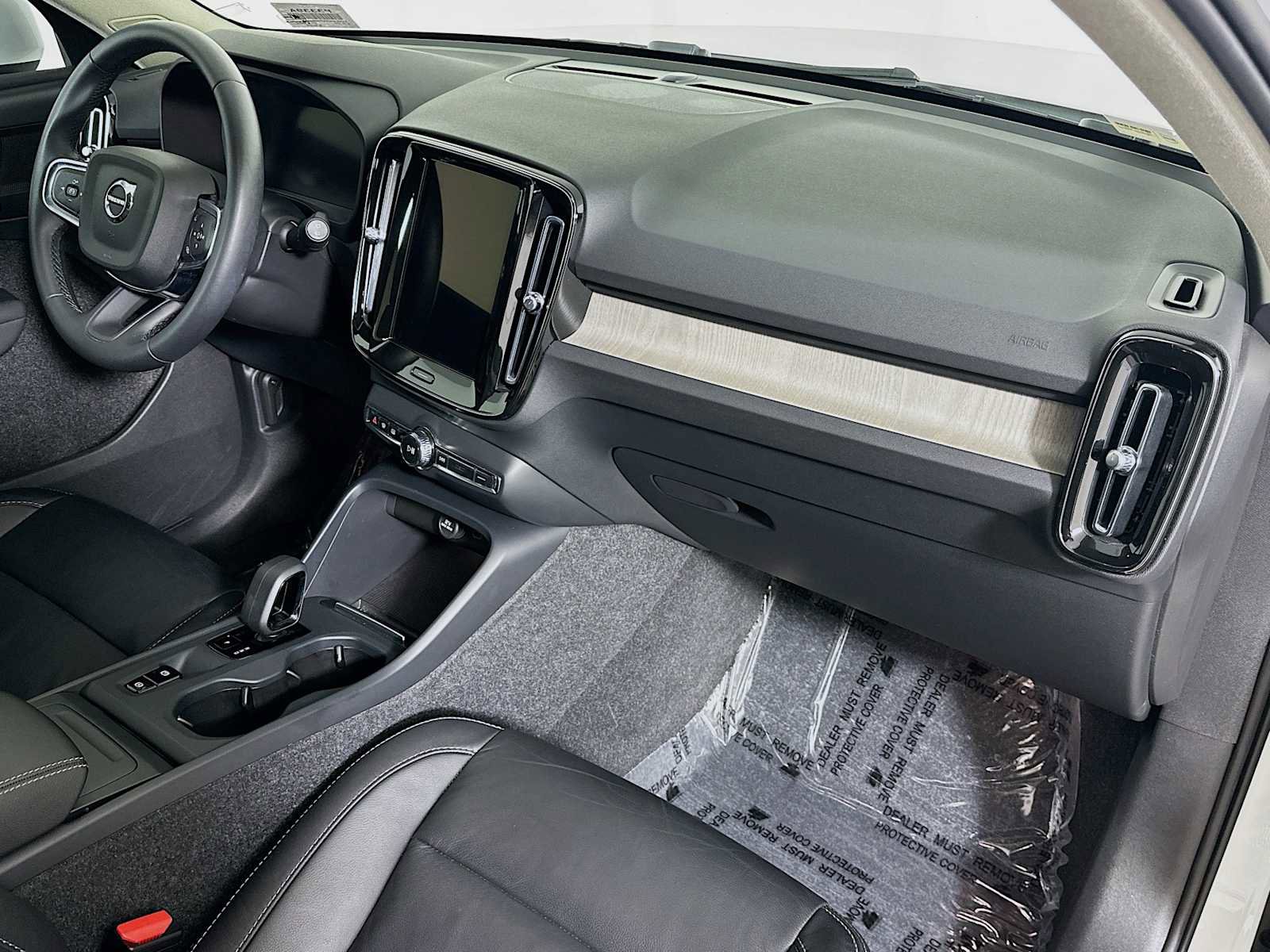 Used 2023 Volvo XC40 B4 Core w/ Convenience Package image 27