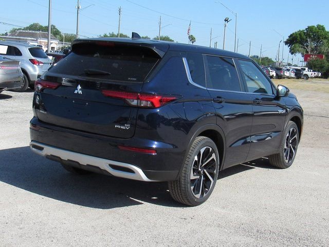 New 2025 Mitsubishi Outlander SE image 3