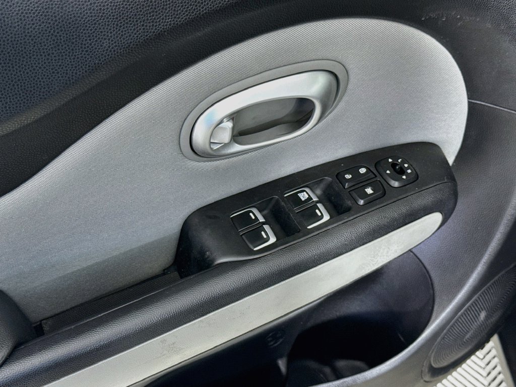 Used 2017 Kia Soul FWD image 16