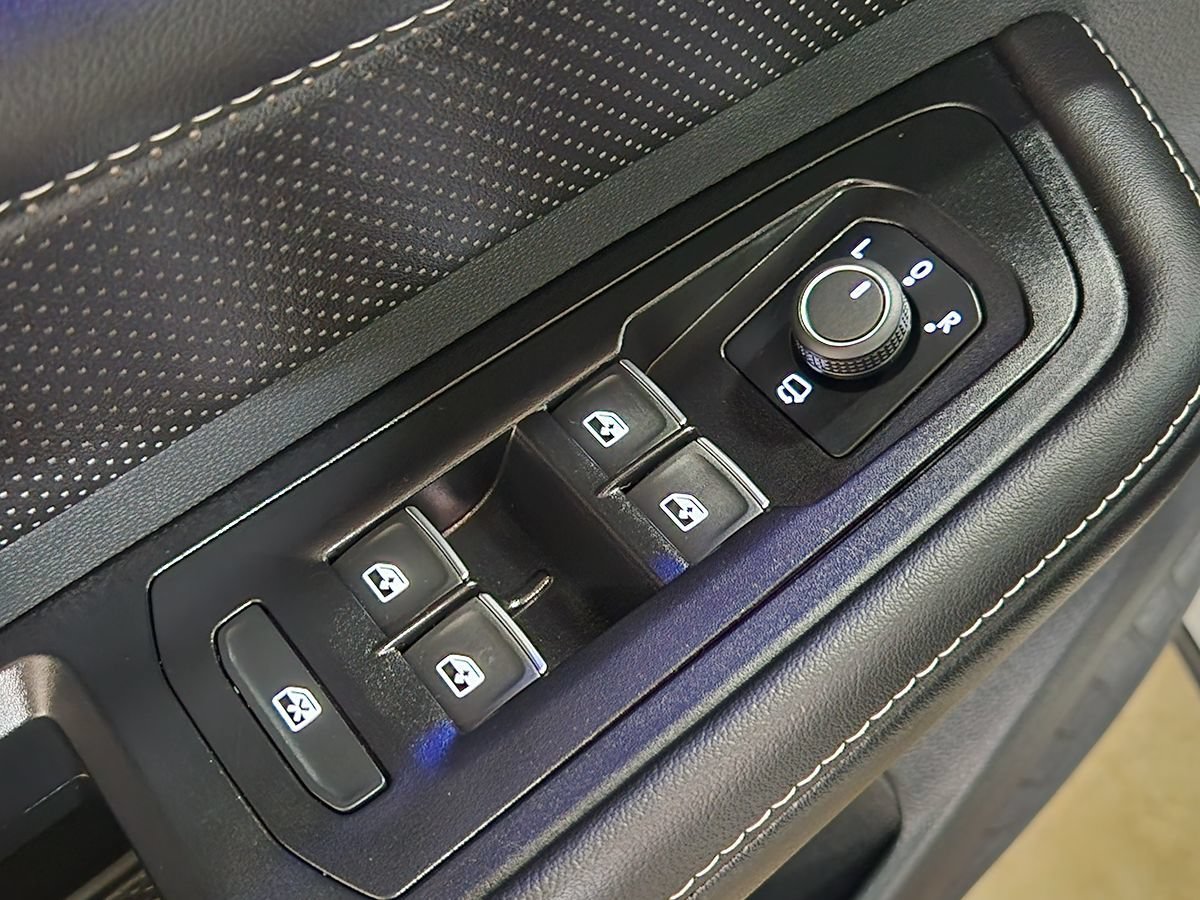 Used 2025 Volkswagen Atlas SEL Premium R-Line AWD/4WD image 44