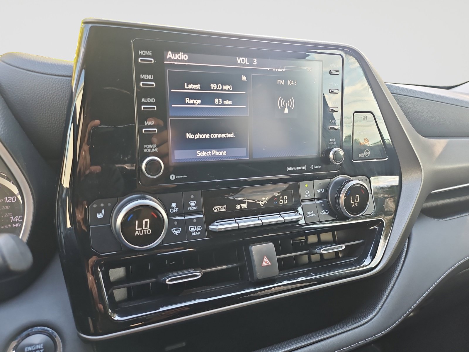 Used 2022 Toyota Highlander XLE FWD image 27
