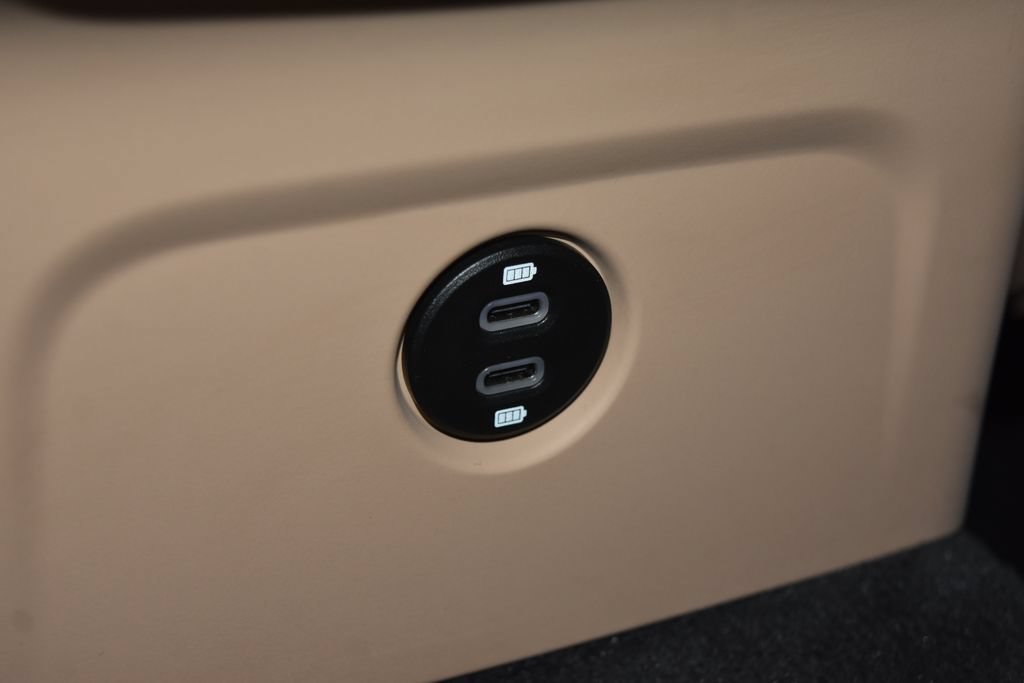 Certified 2025 Porsche Macan AWD/4WD image 22