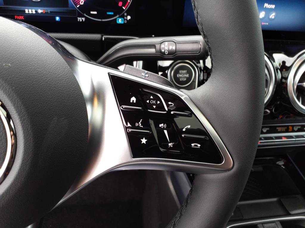 Certified 2025 Mercedes-Benz GLA 250 4MATIC image 16