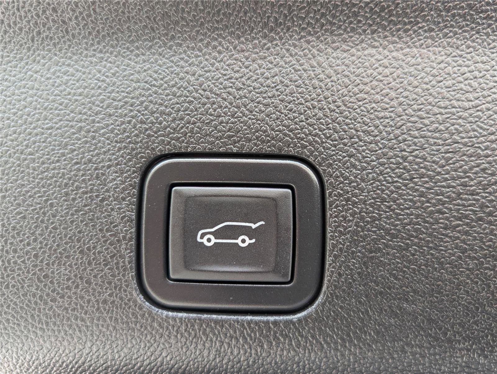 Certified 2023 GMC Yukon Denali image 15