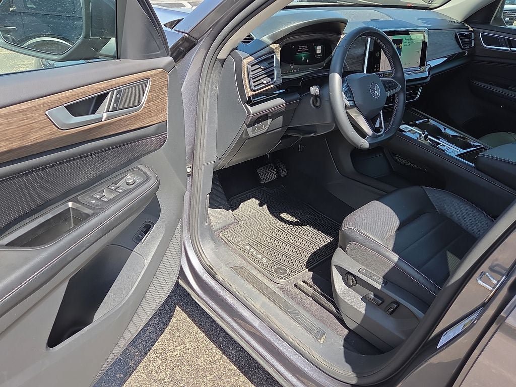 Used 2024 Volkswagen Atlas SEL AWD/4WD image 24