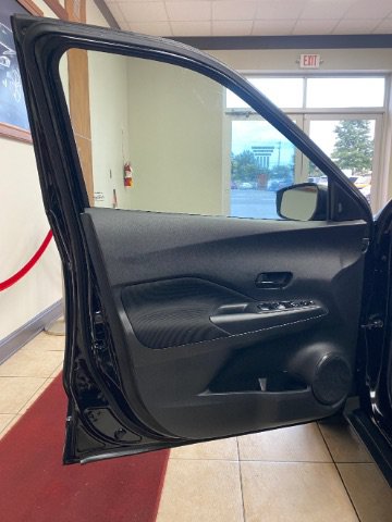 Used 2022 Nissan Kicks S FWD image 11