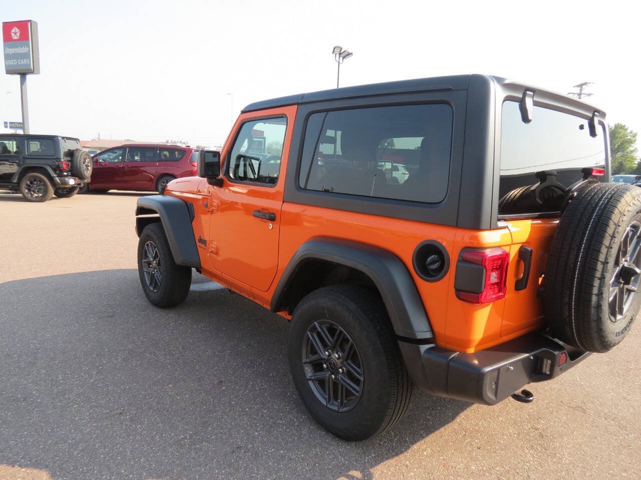 Used 2025 Jeep Wrangler Sport AWD/4WD image 16