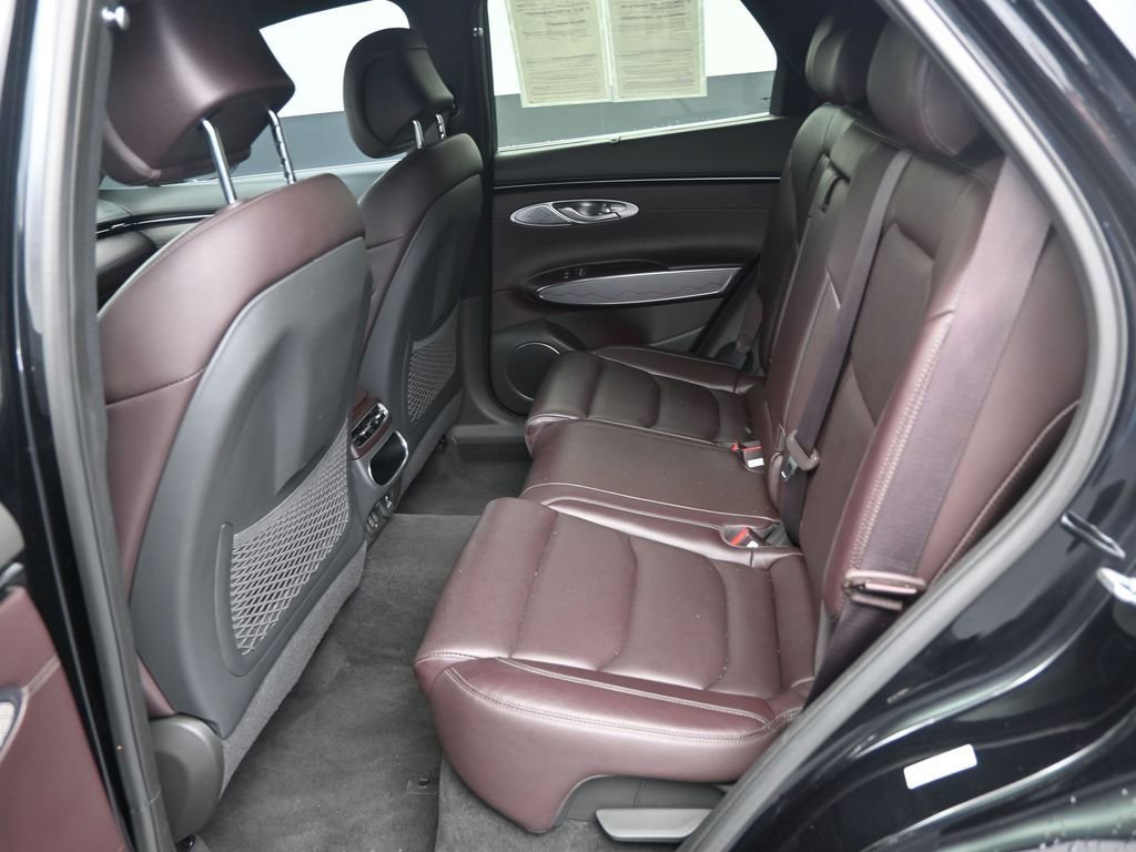 Used 2022 Genesis GV70 2.5T w/ Advanced Package image 11