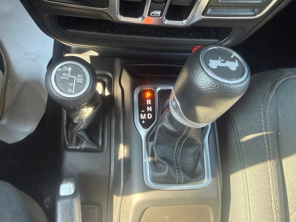 Used 2025 Jeep Wrangler Unlimited Sahara AWD/4WD image 26
