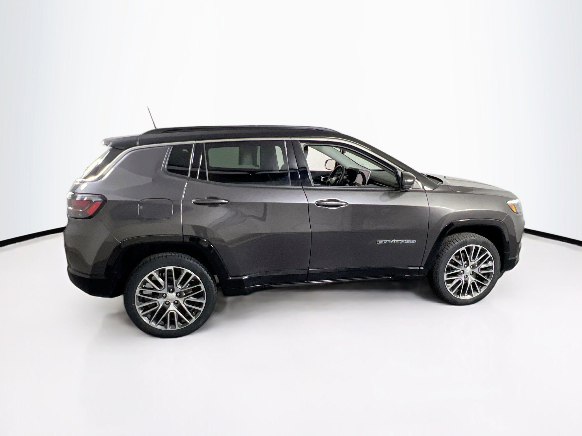 Used 2022 Jeep Compass Limited w/ Elite Group AWD/4WD image 4