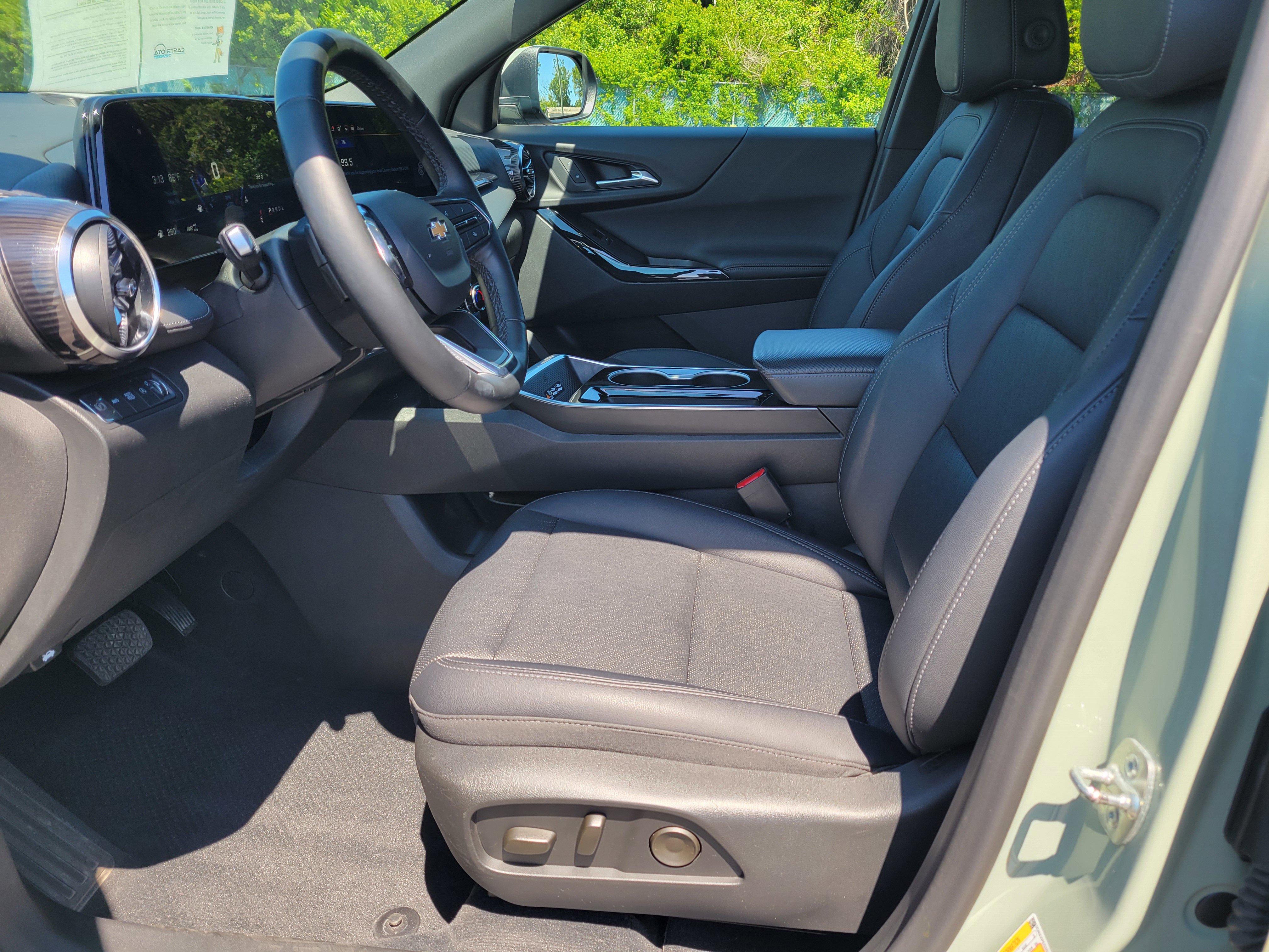 Certified 2025 Chevrolet Equinox LT w/ Convenience Package II AWD/4WD image 30