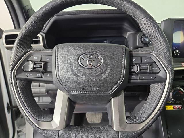 Used 2025 Toyota Tacoma SR5 AWD/4WD image 23