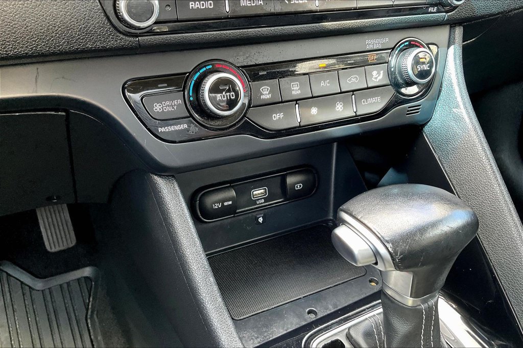Used 2020 Kia Niro EX FWD image 16