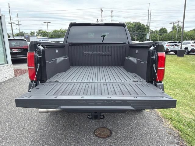 Used 2025 Toyota Tacoma SR w/ SR Upgrade Package AWD/4WD image 8