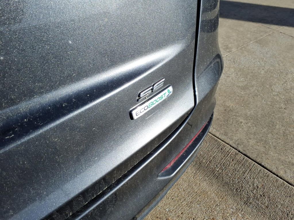 Used 2020 Ford Fusion SE image 6