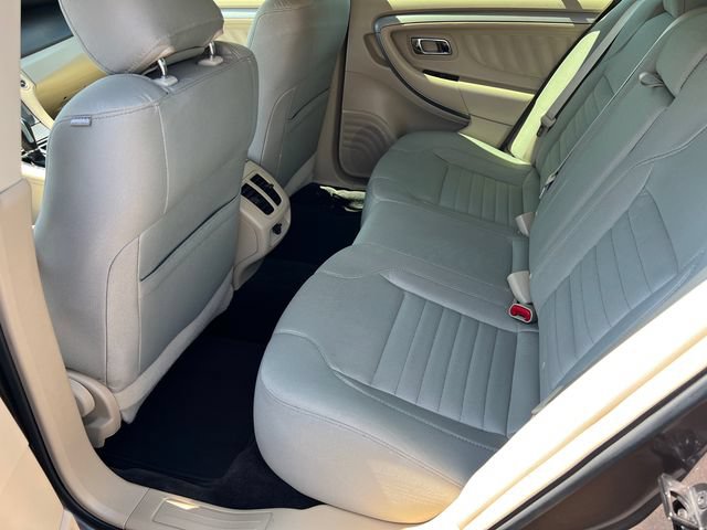 Used 2016 Ford Taurus SE FWD image 24