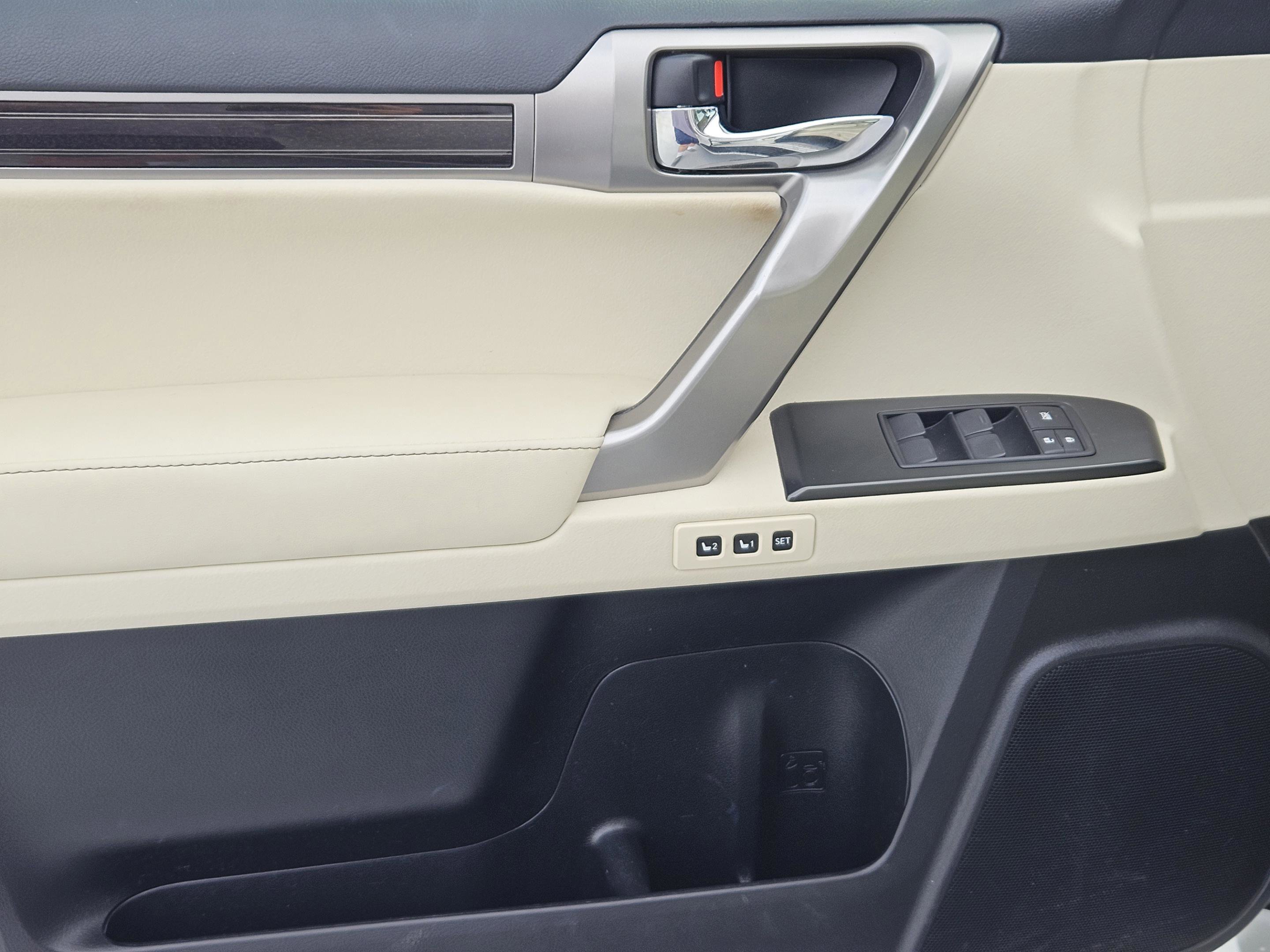 Used 2023 Lexus GX 460 Premium w/ Accessory Package image 25