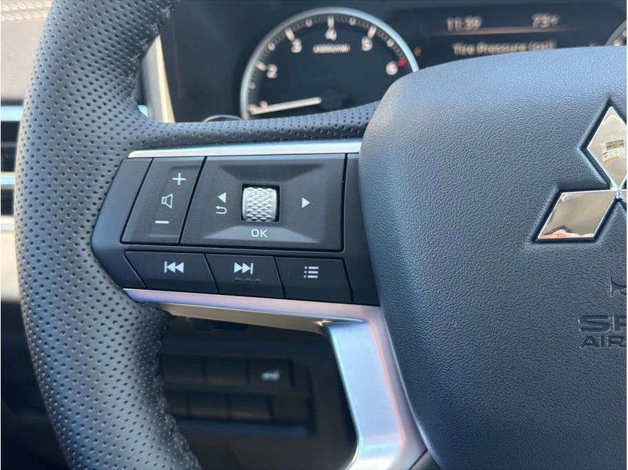 New 2026 Mitsubishi Outlander LE image 19