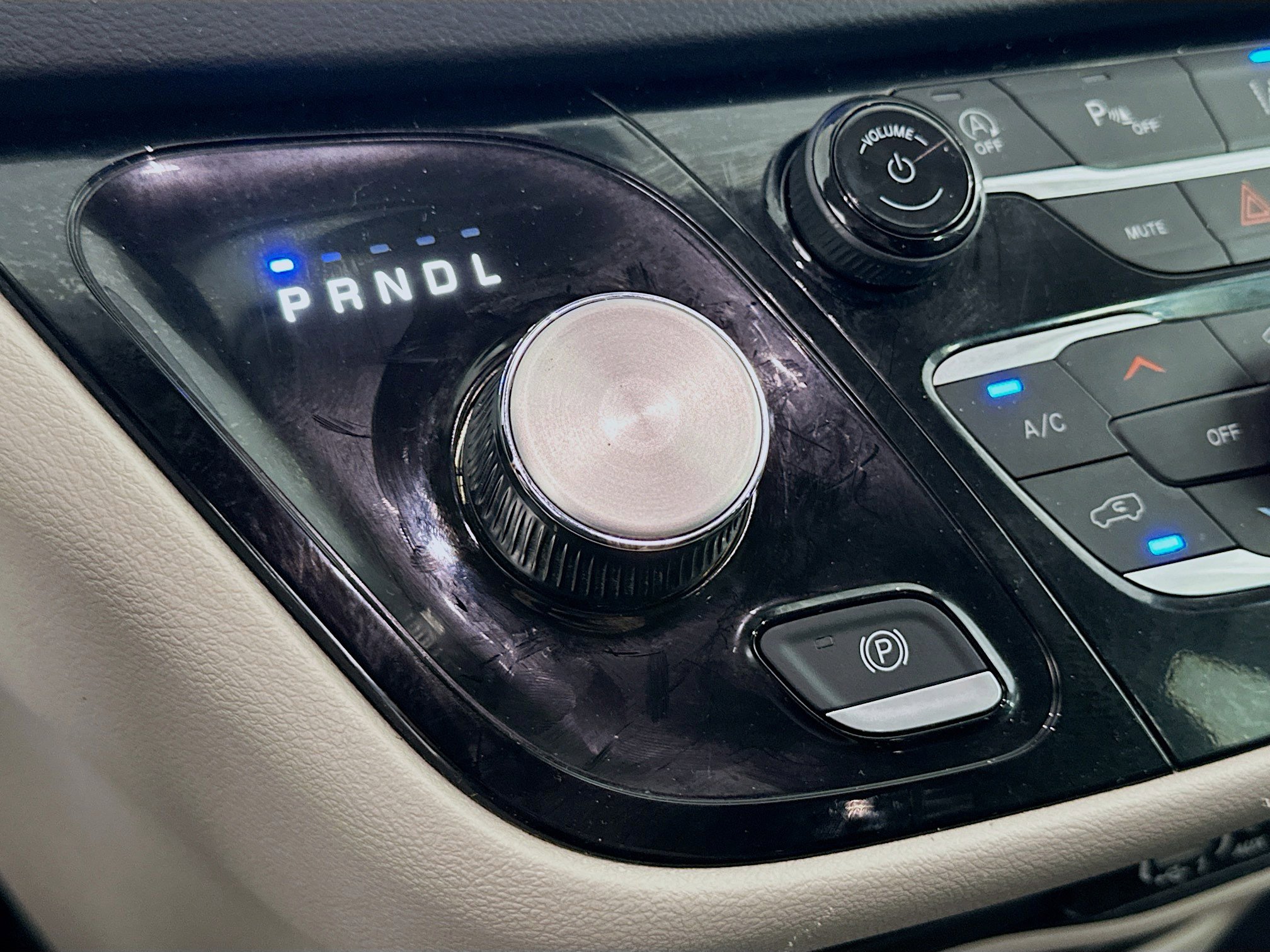 Used 2024 Chrysler Pacifica Touring-L image 24