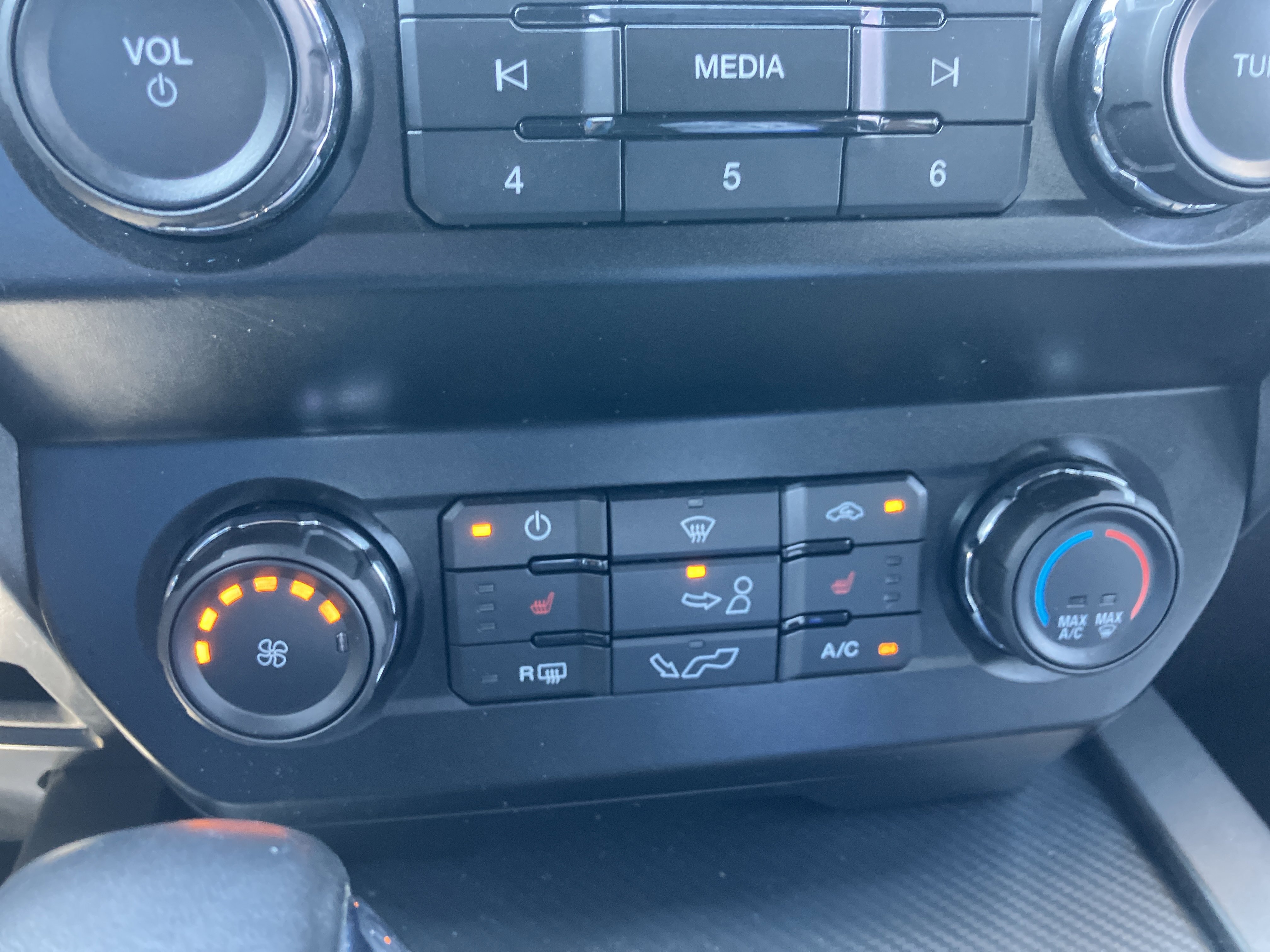 Used 2019 Ford F150 XLT w/ Equipment Group 302A Luxury AWD/4WD image 29