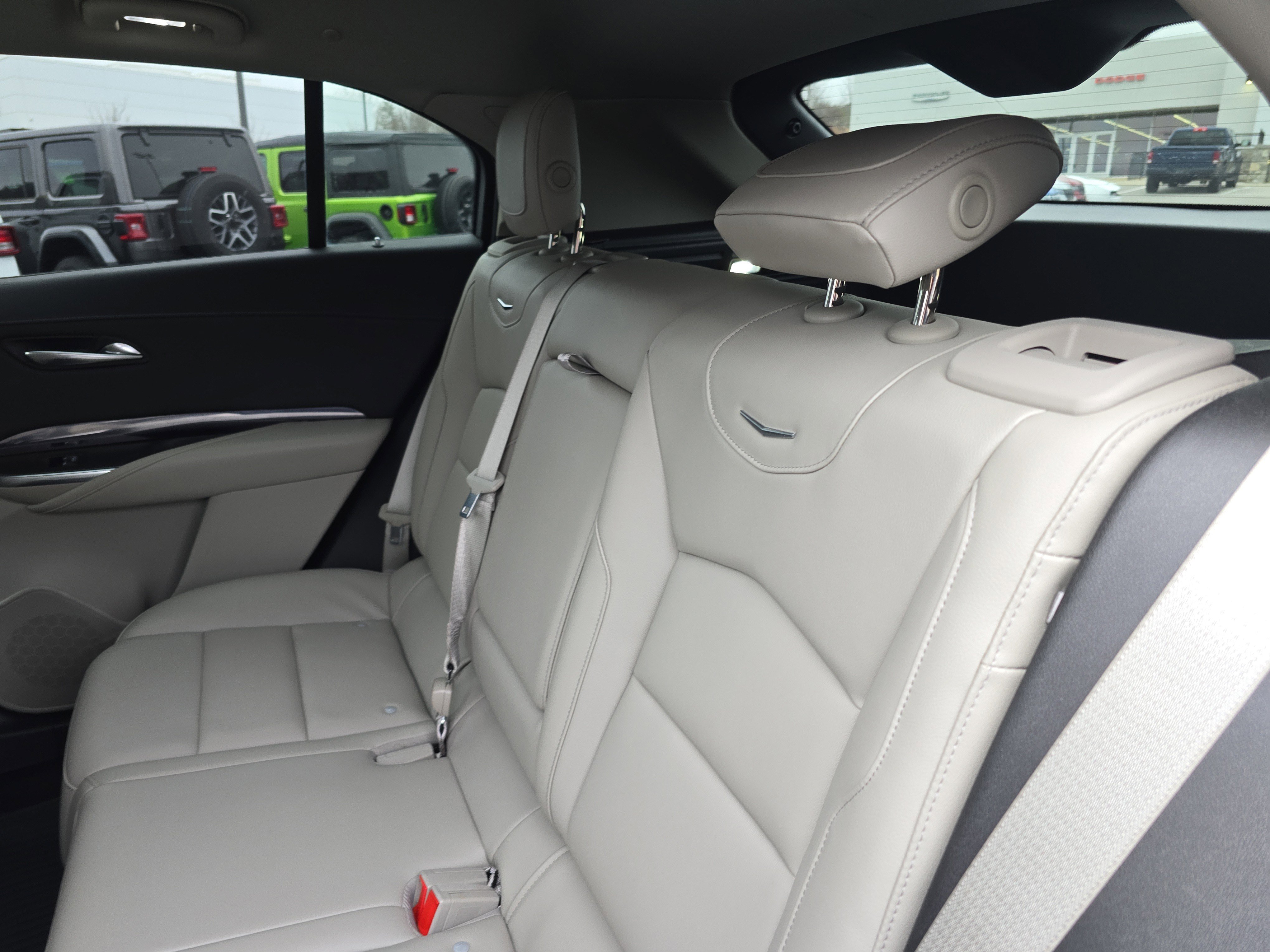 Used 2021 Cadillac XT4 Luxury w/ Cold Weather Package image 16