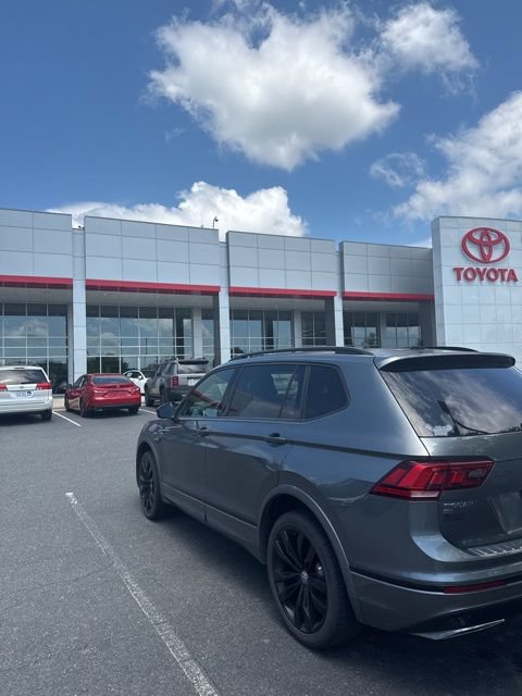 Used 2020 Volkswagen Tiguan SE R-Line AWD/4WD image 9