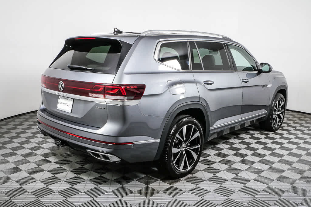 Certified 2025 Volkswagen Atlas SEL Premium R-Line image 3