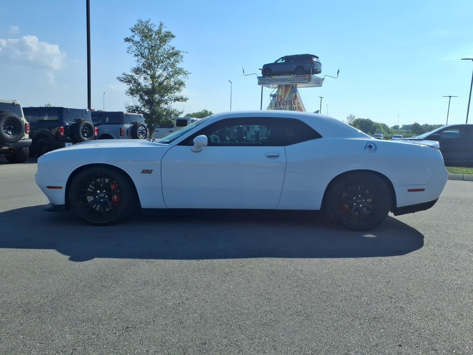 Used 2016 Dodge Challenger SRT w/ Technology Group RWD image 6