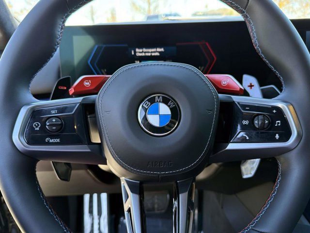 Certified 2025 BMW M5 w/ Executive Package image 32