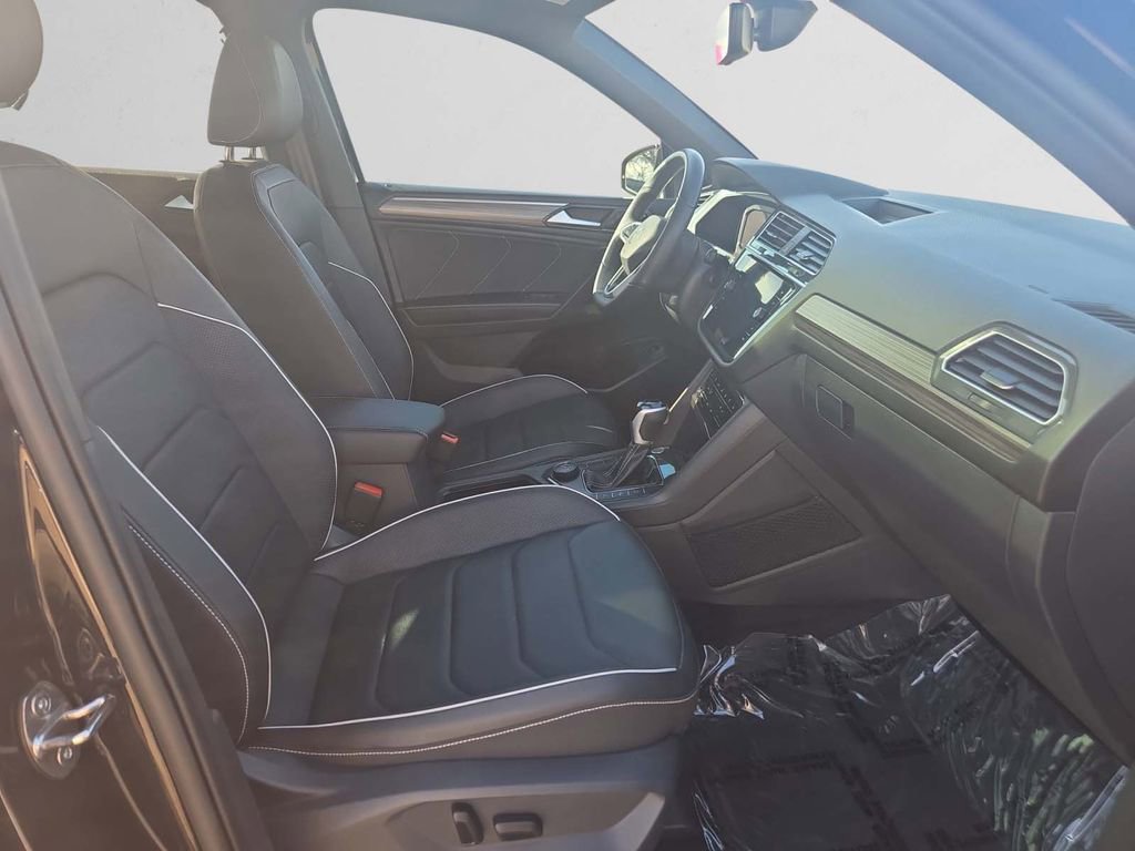 Used 2024 Volkswagen Tiguan SEL R-Line image 16