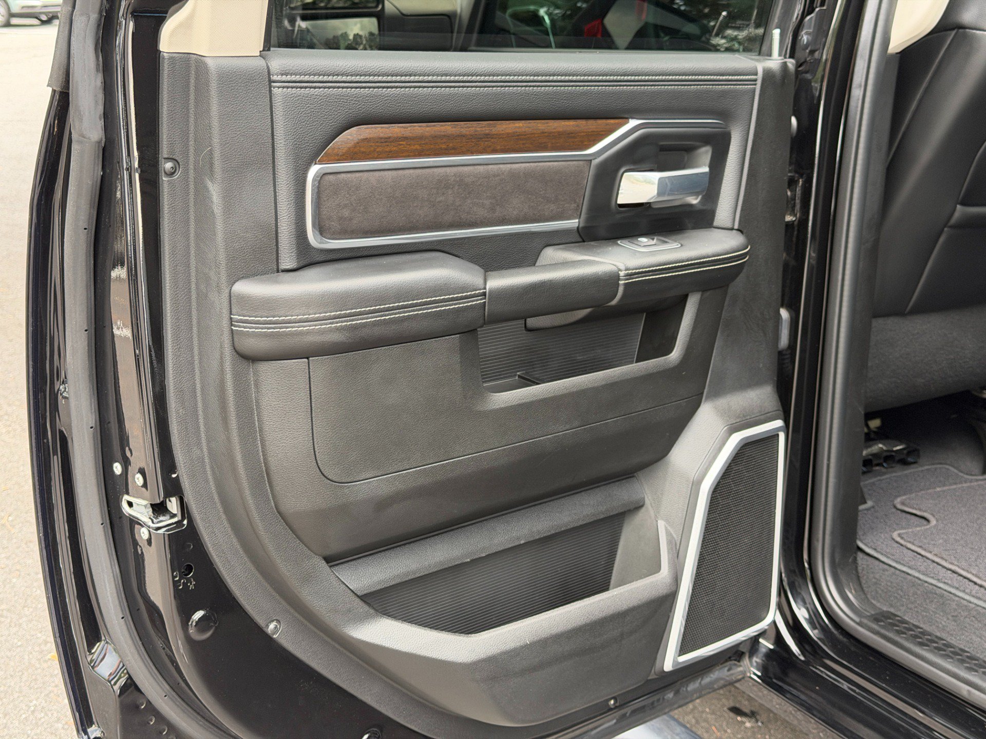 Used 2023 RAM 4500 Laramie AWD/4WD image 55