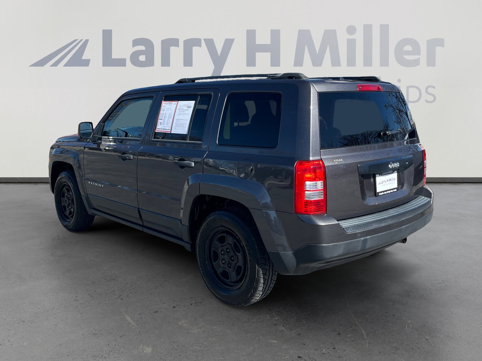 Used 2016 Jeep Patriot Sport image 3
