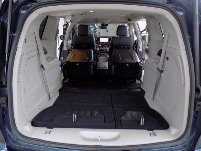 Used 2023 Chrysler Pacifica Touring-L FWD image 36