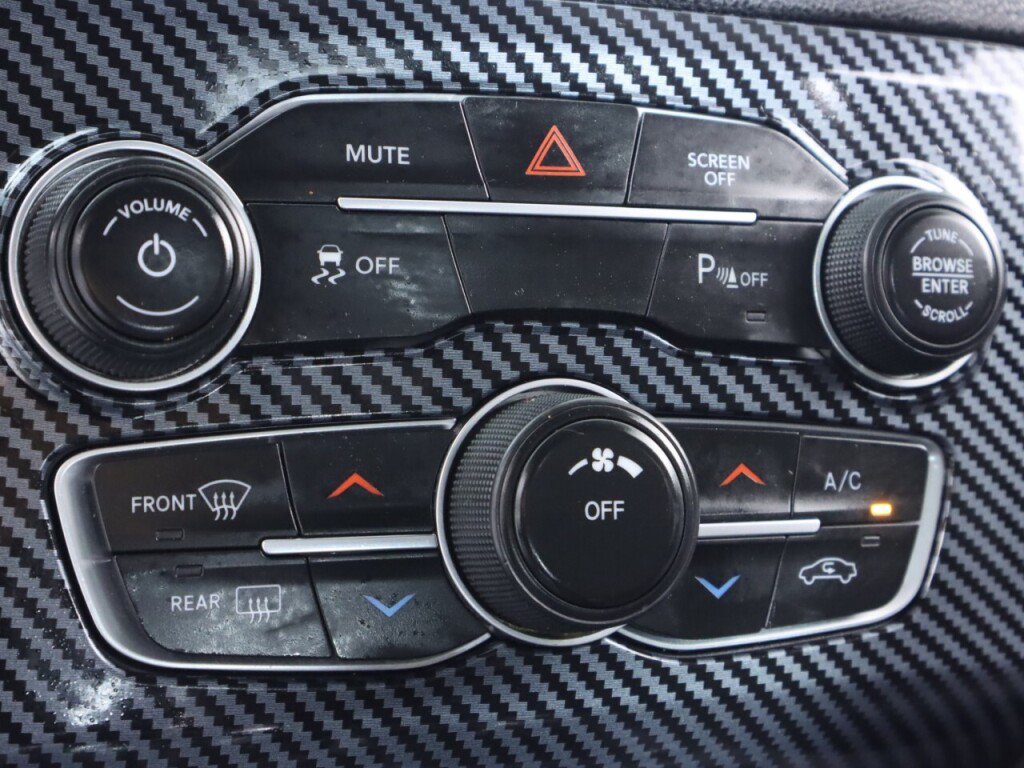 Used 2019 Dodge Charger SXT RWD image 20