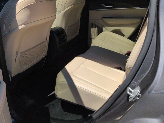 Used 2023 Jeep Grand Cherokee Limited AWD/4WD image 17