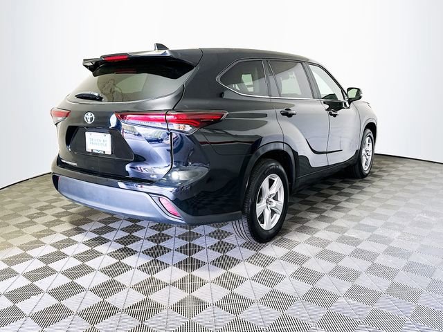 Certified 2025 Toyota Highlander LE image 8