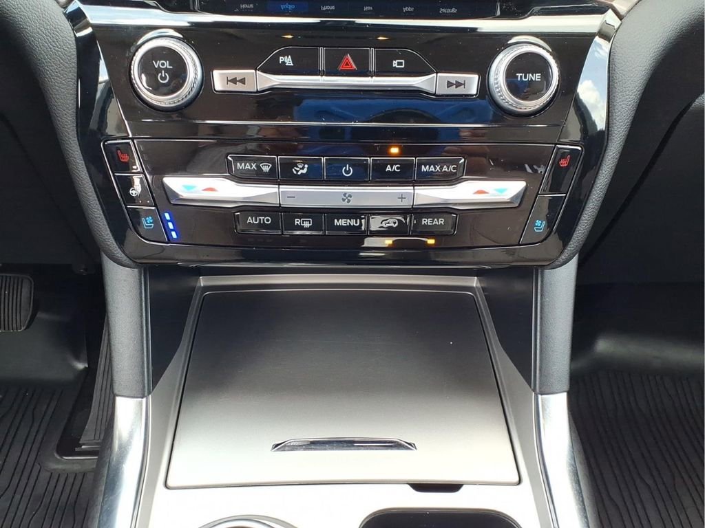 Used 2022 Ford Explorer Limited w/ Limited Technology Package image 22