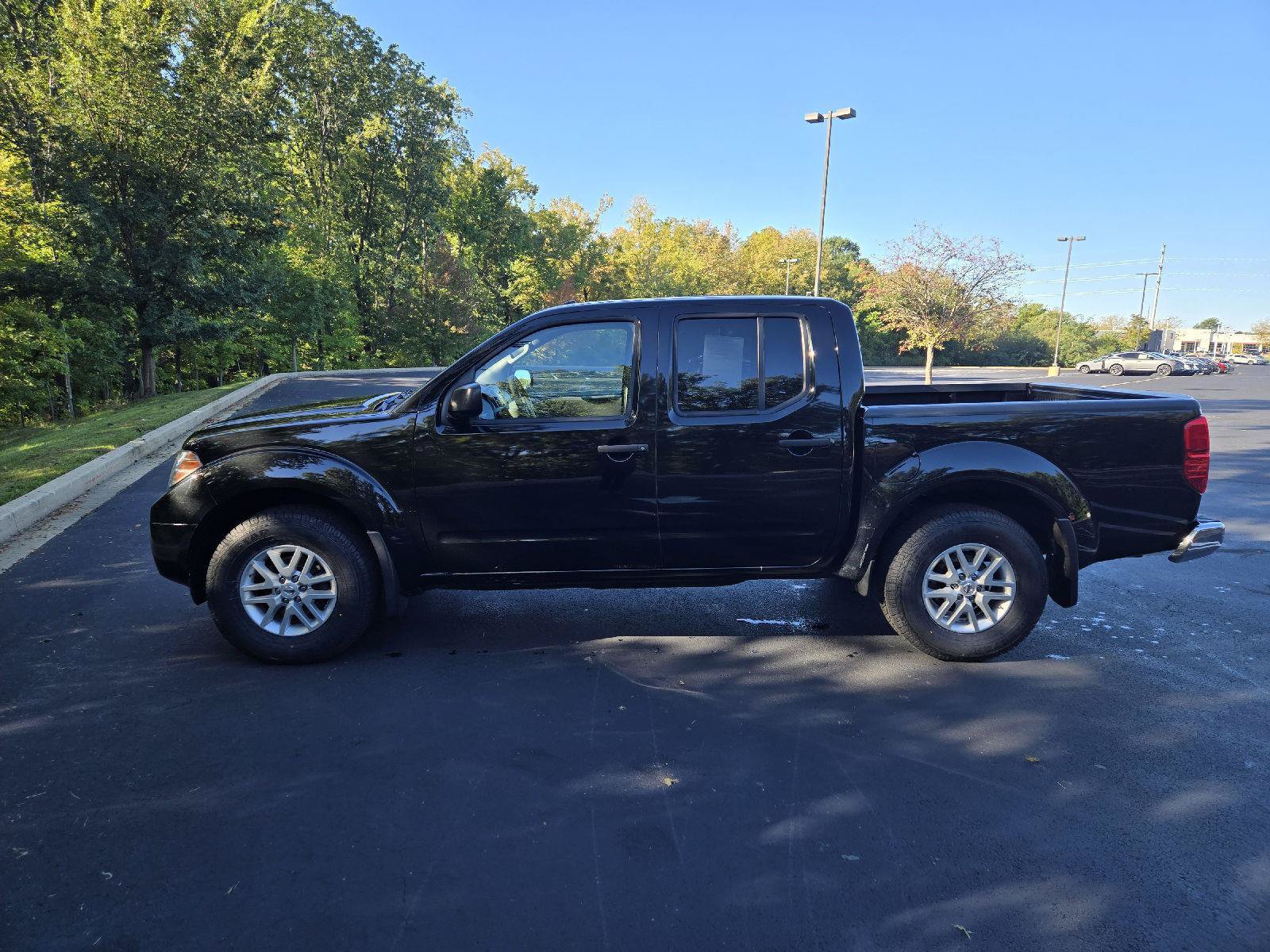 Used 2018 Nissan Frontier SV AWD/4WD image 5