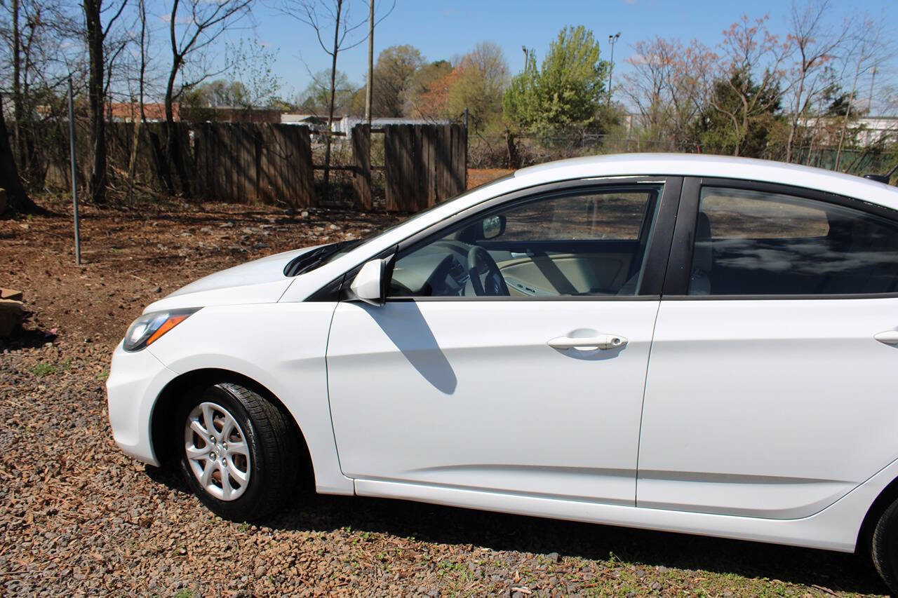 Used 2013 Hyundai Accent GLS image 11