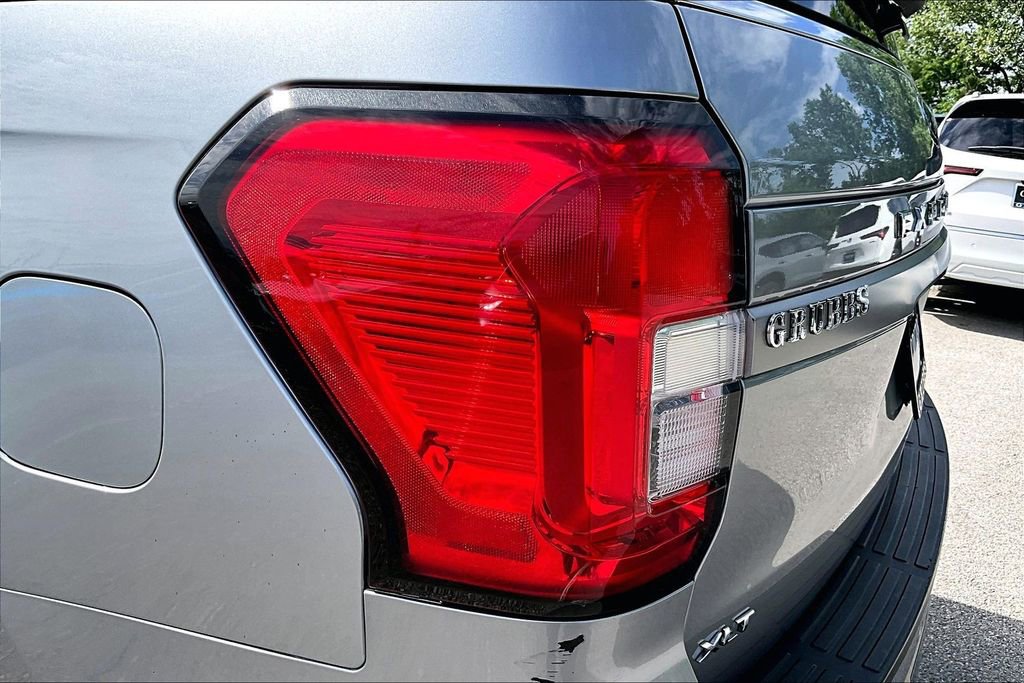 Used 2024 Ford Expedition XLT AWD/4WD image 41