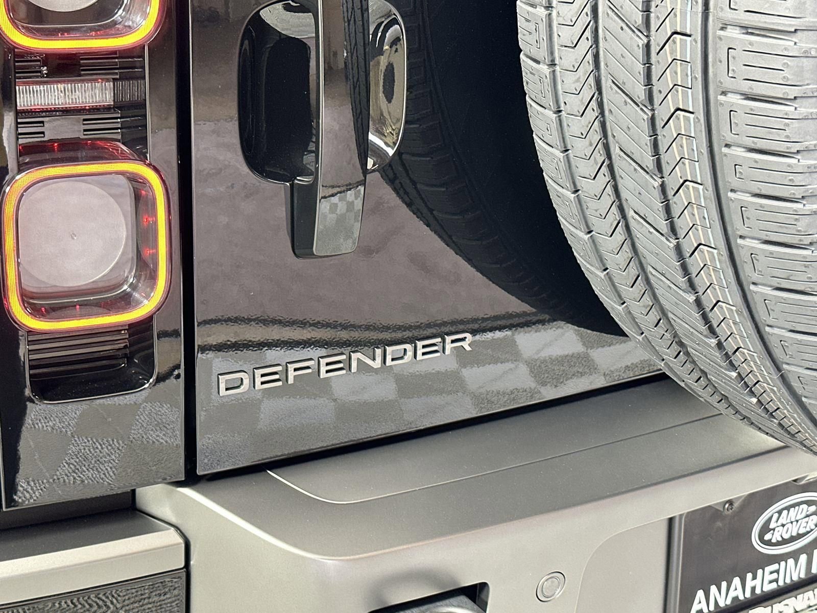 Certified 2023 Land Rover Defender 90 V8 image 30